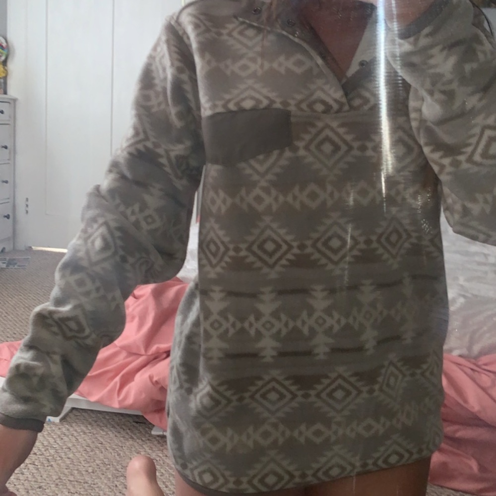 Cream/tan pullover - Picture 2 of 4